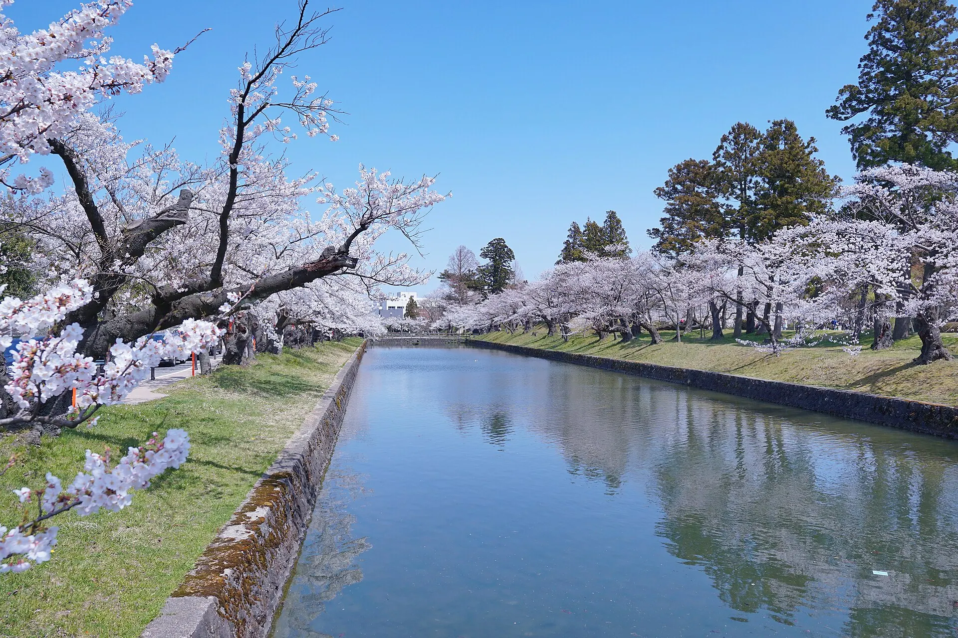 鶴ヶ岡城